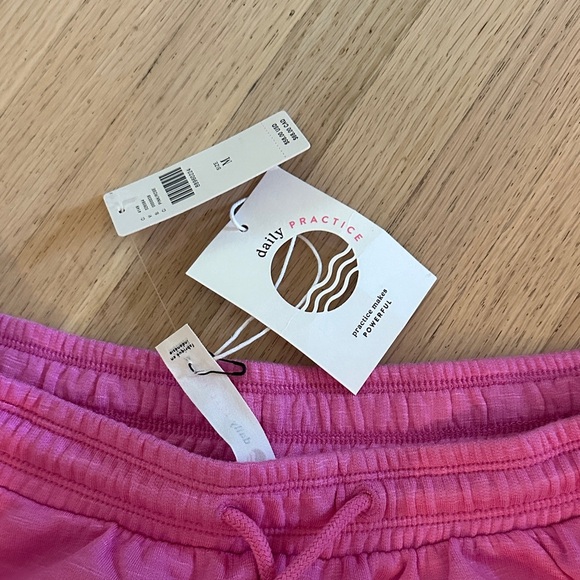 NWT Anthropologie Daily Practice - M - Hot Pink Bubble Grace Bloomer Shorts - Picture 3 of 4